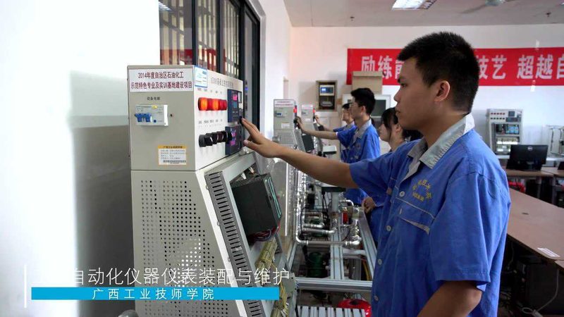 磁翻板液位计具有以下优点：
